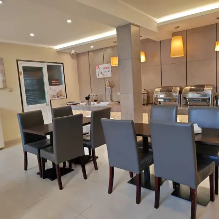 Home Inn Tongbai Yun Hotel (Chengde Summer Resort Shop)