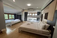 Pratunam Family House