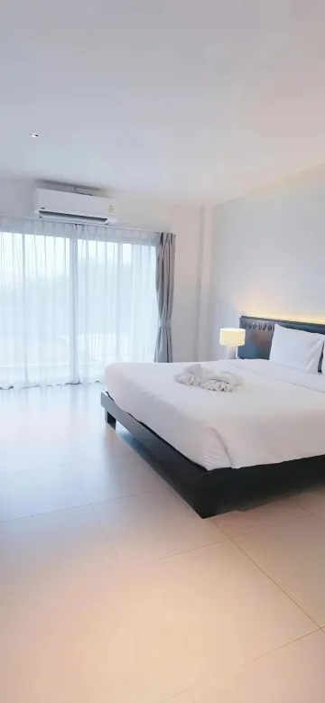 ห้องดีลักซ์วิวสระว่ายน้ำเตียงคิงไซส์