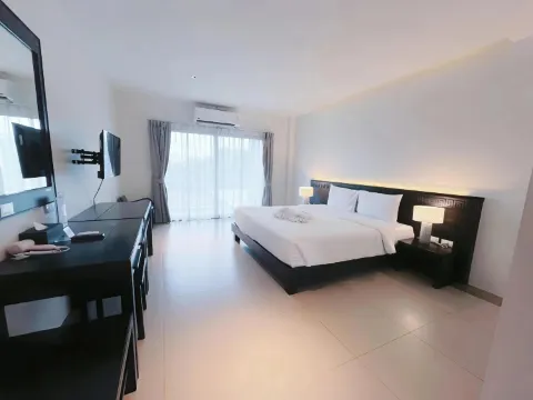 ห้องดีลักซ์วิวสระว่ายน้ำเตียงคิงไซส์