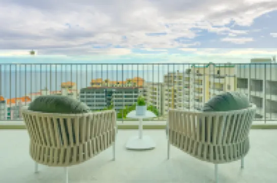 ザ エディトリー オーシャン ウェイ フンシャル