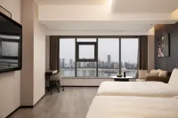 Wuhan Jianghan Road Jianghan Customs Waterfront Atour Hotel