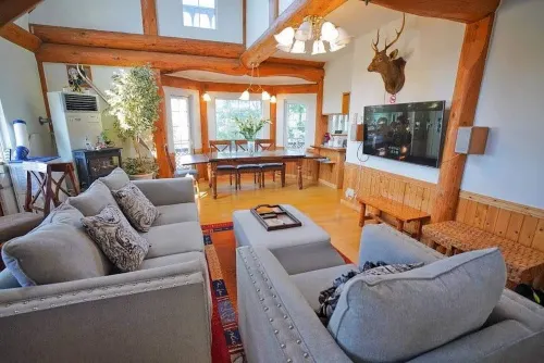 Sapporo Luxuray Log House