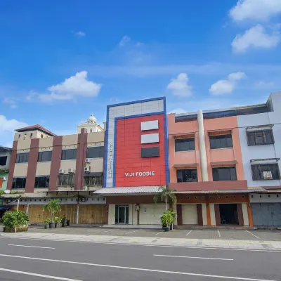 Hotel O near Pantai Losari formerly Point Inn Hotel dekat Monumen Mandala