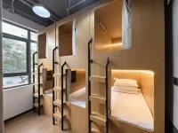 伶宿鈴集全女青旅（深圳鶴湖新居龍園地鐵站店） - 2星級