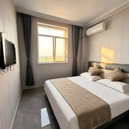 Jiamen Homestay (Naxianghai Swan Lake Birdwatching Tower)