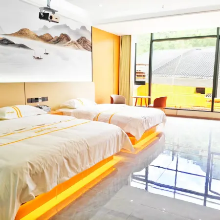 Yunqi Zhaoxing Holiday Inn (Zhaoxing Dong Village Branch)