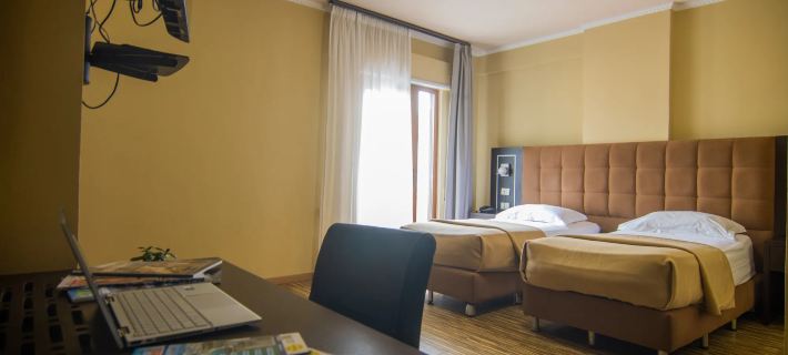 Hotel Nais Beach Các khách sạn ở Durres