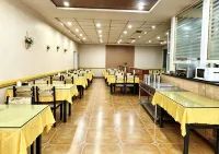 Yuetang Hotel (Korla Qingnian Road People's Square) - balcony