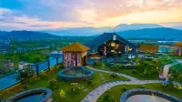 Timson Rezen Hot Spring Hotel - parkir