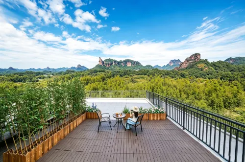 Dan Mountain Hidden Bamboo Vista Serene Resort, Danxia Mountain - parking
