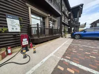 Wanting Deep Breath Hotel - parking