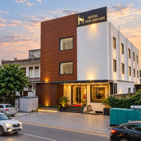 HOTEL TEN SQUARE - 5 Minutes from The Taj Mahal