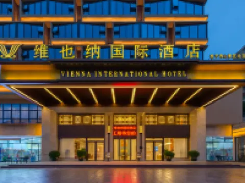Vienna International Hotel (Guiping Xishan Scenic Area Beijiangwan Branch) Hotels in Guiping