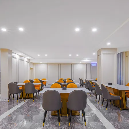 Vienna Hotel (Qianjiang railway station Lobster City Shop)