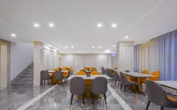 Vienna Hotel (Qianjiang railway station Lobster City Shop)
