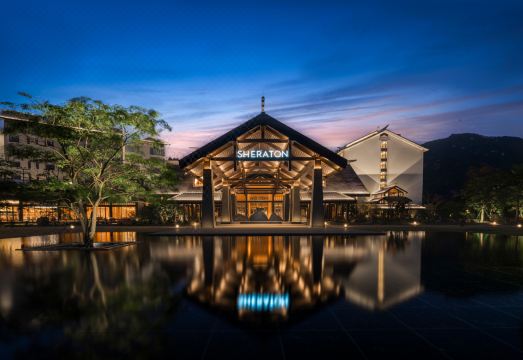 쉐라톤 마오밍 핫 스프링 리조트 수영장