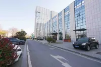 RezenSelect Hotel Nanjing South Railway Station - parking