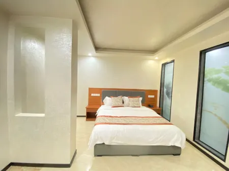 Bi An Hotel Отели рядом с достопримечательностью «Statue of Fa Ngum»