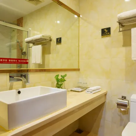 Green Island Holiday Hotel