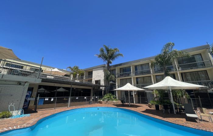 El Lago Waters Hotel