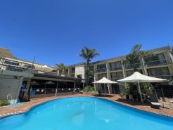El Lago Waters Hotel