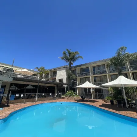 El Lago Waters Hotel