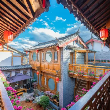 Shile Hot Spring. Flowerside Brand Designer Mercure Hotels near Dashi Bridge