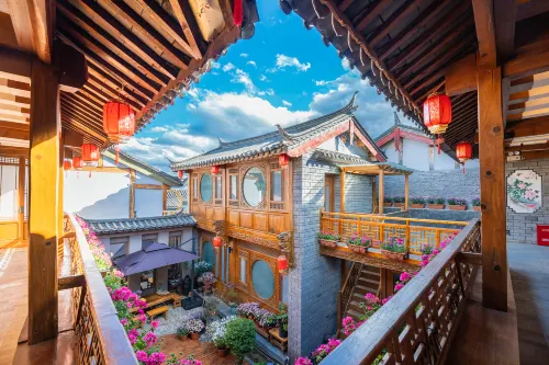 Shile Hot Spring. Flowerside Brand Designer Mercure Lijiang otelleri