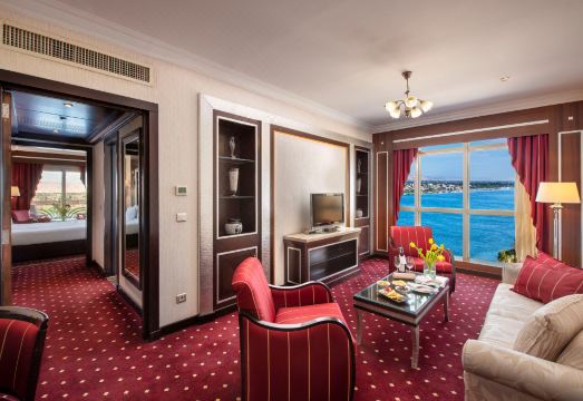 나일강을 바라보는 룩소르 호텔 수영장