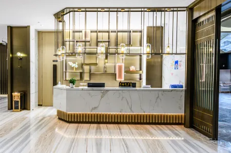 Yihu Xiyue Hotel Отели рядом с достопримечательностью «Sichuan Construction Department Televison University Branch (Junior College)»