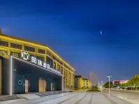 피어시티 호텔(Peercity Hotel) 호텔（상하이 디수이후하이양공위안） 난후이 신도시 루차오강 공원 주변 호텔