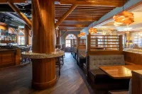 Banff Caribou Lodge and Spa - bar