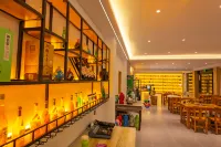 Shennongjia Zailu Hotel (Dajiuhu Pingqian Ancient Town)