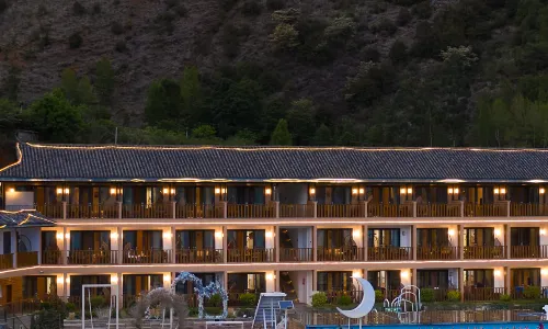 MEI LU. LAKESIDE  HOTEL