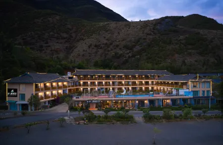 MEI LU. LAKESIDE  HOTEL Отели рядом с достопримечательностью «Modai Wangfeifu»