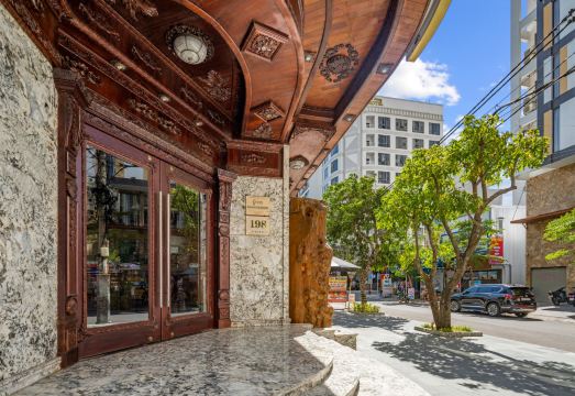 모나리자 럭셔리 호텔 외관