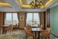 Radisson Blu Hotel Shanghai New World Hotels in Шанхай