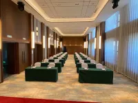 Hilton Garden Inn Jinzhou Central Street - Business