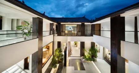 Lijiang Ancient City Yunxi Holiday Courtyard Отели рядом с достопримечательностью «Yuhe Square»