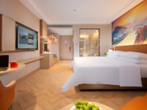 Vienna Hotel (Jiujiang De'an High-speed Railway Station Chaoyang Road Pedestrian Street) Hotels in De'an