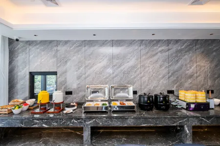 Yixu Plus Hotel (Zhongshan New Century Plaza Pedestrian Street) Отели в г. Чжуншань