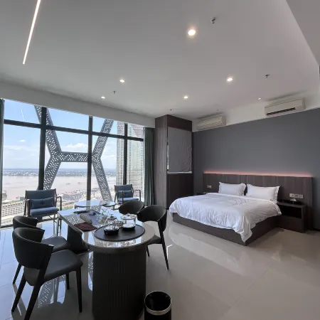 Golden Bridge Business Hotel