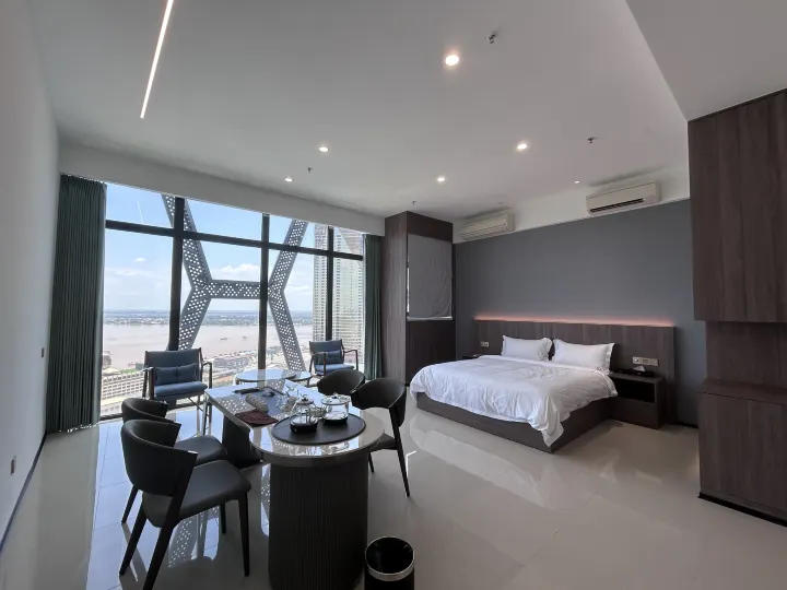 Golden Bridge Business Hotel