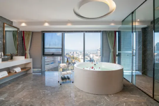 KunMing JiaYuan hot spring hotel （South Asian style street FuHai subway station）