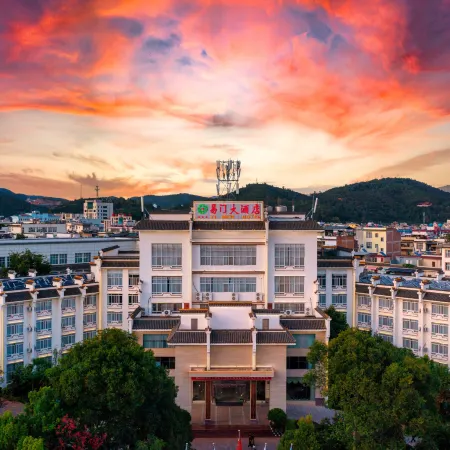 Yimenjun Township Hotel