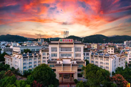 Yimenjun Township Hotel