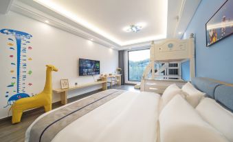 Anji Taohuayuan·Proverbs B&B