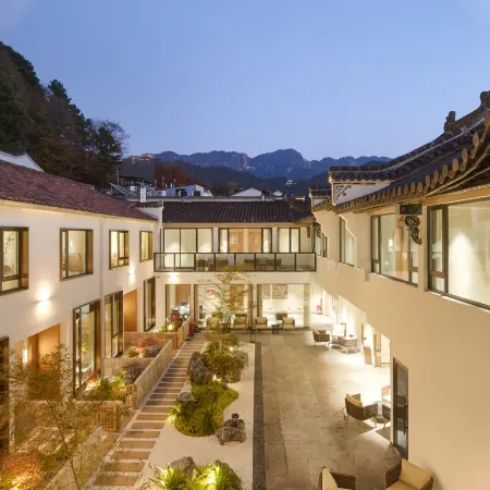 Jiuhua Mountain Shanyuxi Homestay (Roushen Baodian)