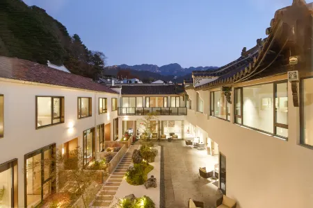 Jiuhua Mountain Shanyuxi Homestay (Roushen Baodian) Отели рядом с достопримечательностью «Taibai Academy»